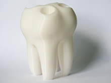 Držák kartáčků na zuby ve tvaru zubu z bílého PLA