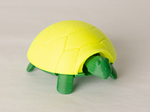 Želva ze žlutého a tmavě zeleného PLA